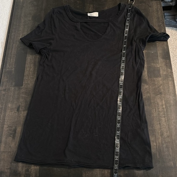 T. La Anthropologie Black Cut Out Raw Edge Tee Size Small - Picture 6 of 6